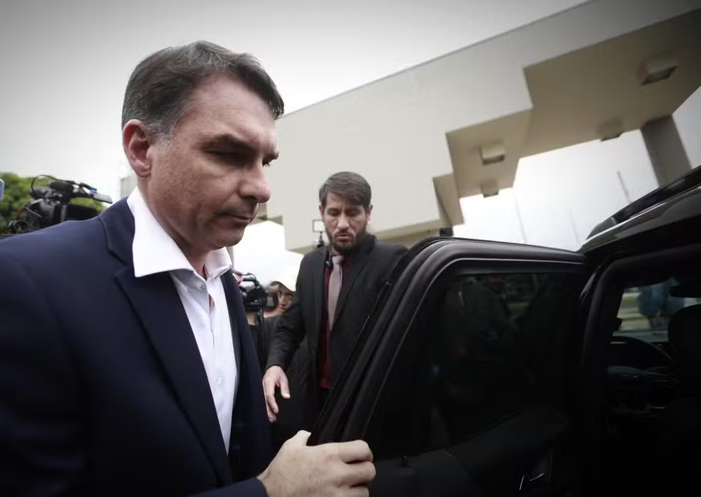 Flávio Bolsonaro defende união da direita contra o PT nas eleições