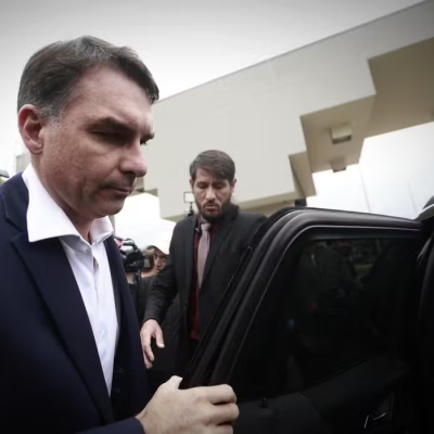 Flávio Bolsonaro defende união da direita contra o PT nas eleições